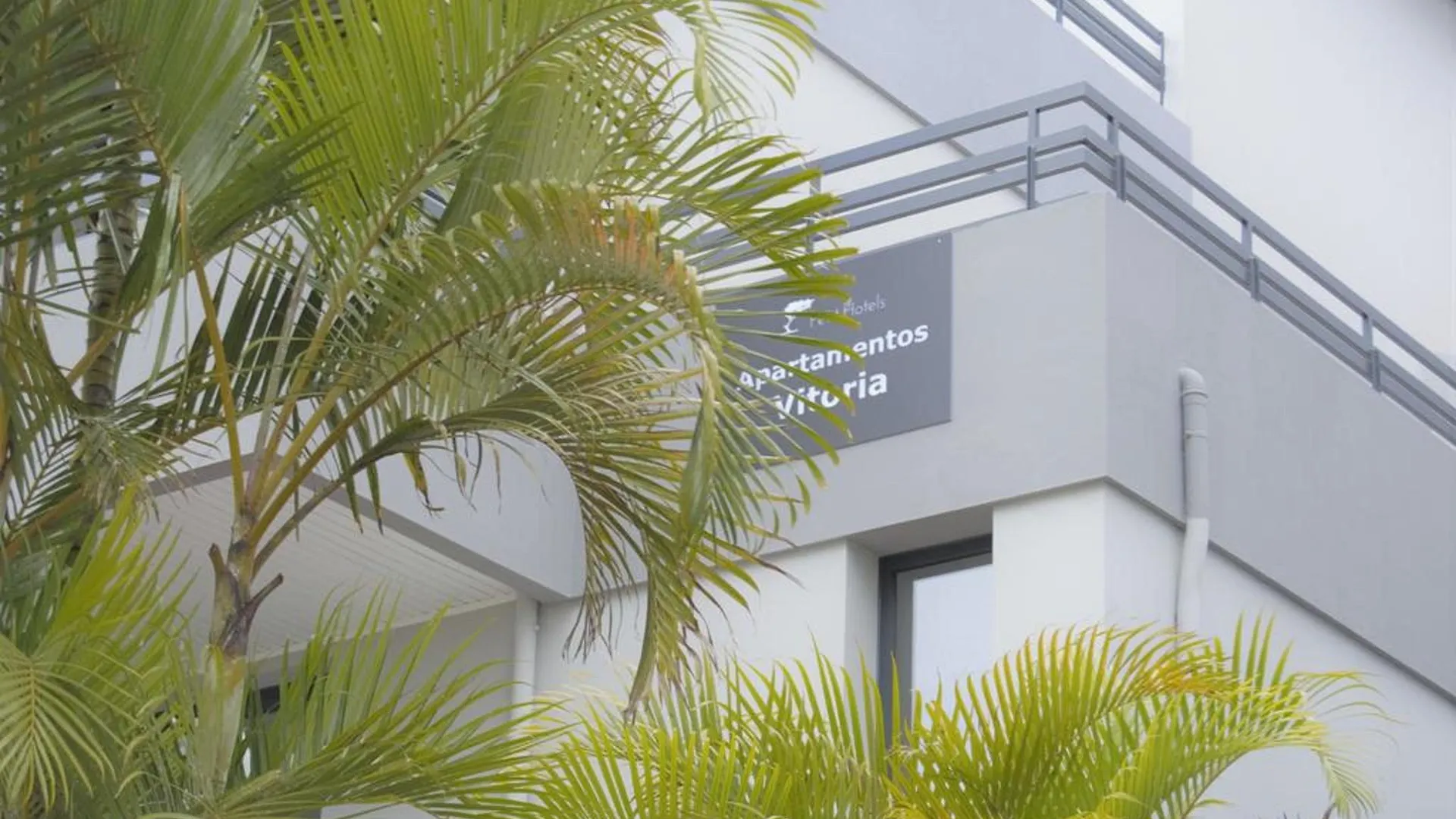 Apartamentos Turísticos Vitoria by Petit Hotels Funchal  Apartahotel