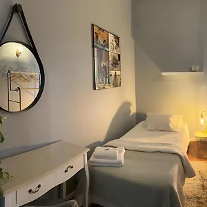 2* Guest house Residencial